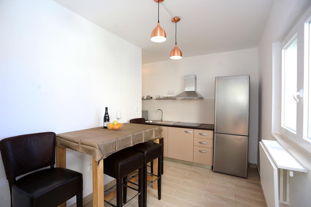 Apartments Ivan Spadina Tisno Esterno foto