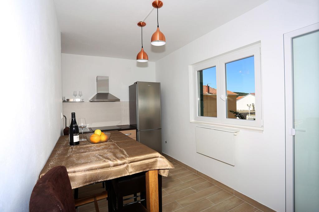 Apartments Ivan Spadina Tisno Esterno foto