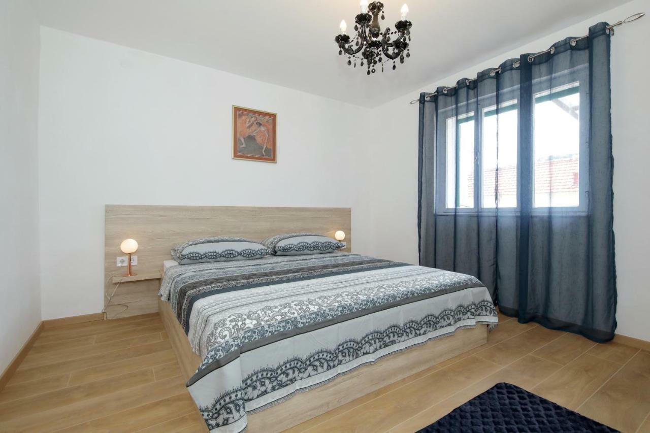 Apartments Ivan Spadina Tisno Esterno foto