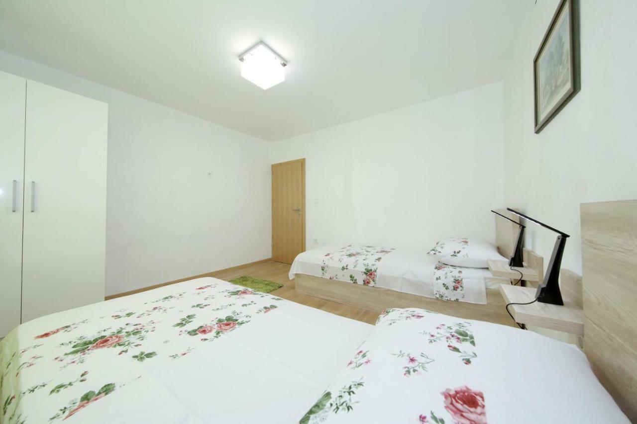 Apartments Ivan Spadina Tisno Esterno foto
